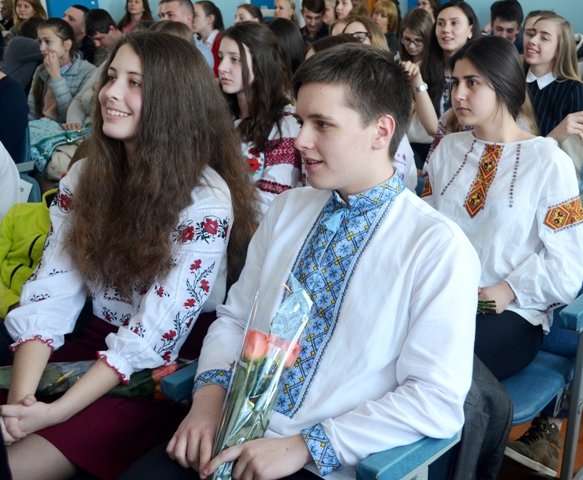 Ліцеїсти Рівненського обласного ліцею вдесяте отримали вина..., фото-4 Ліцеїсти Рівненського обласного ліцею вдесяте отримали винагороди за знання, фото-4