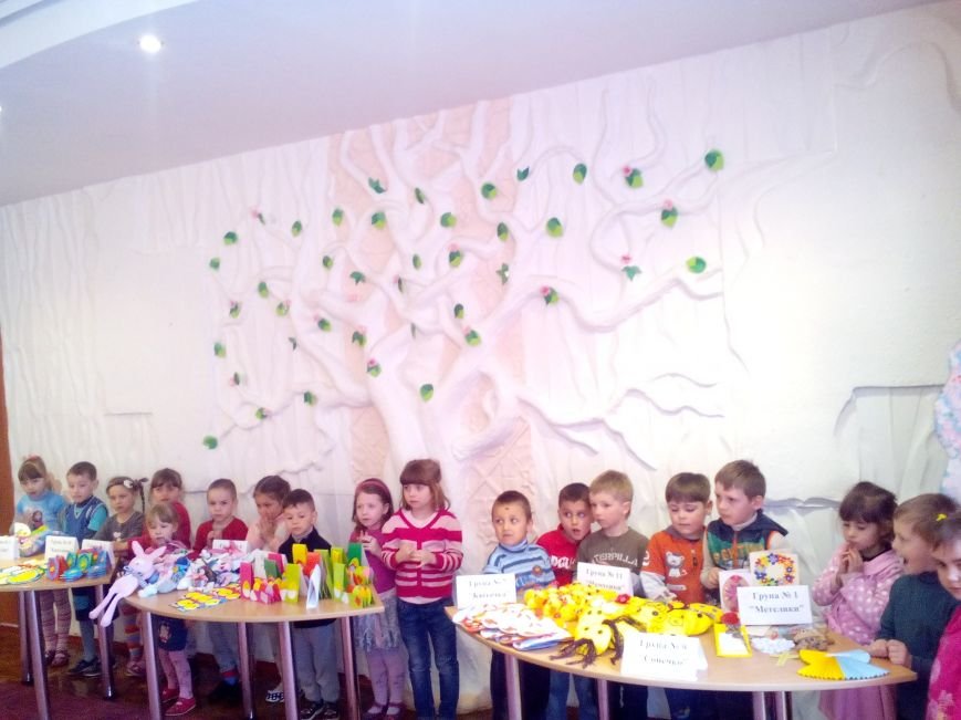 Рівненські дітлахи готували подарунки солдатам до Великодня, фото-5 Рівненські дітлахи готували подарунки солдатам до Великодня, фото-5