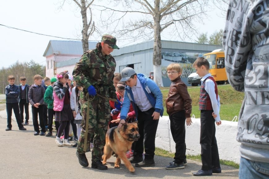 Учащиеся посетили специализированную базу ОМОН (11) Учащиеся посетили специализированную базу ОМОН (11)