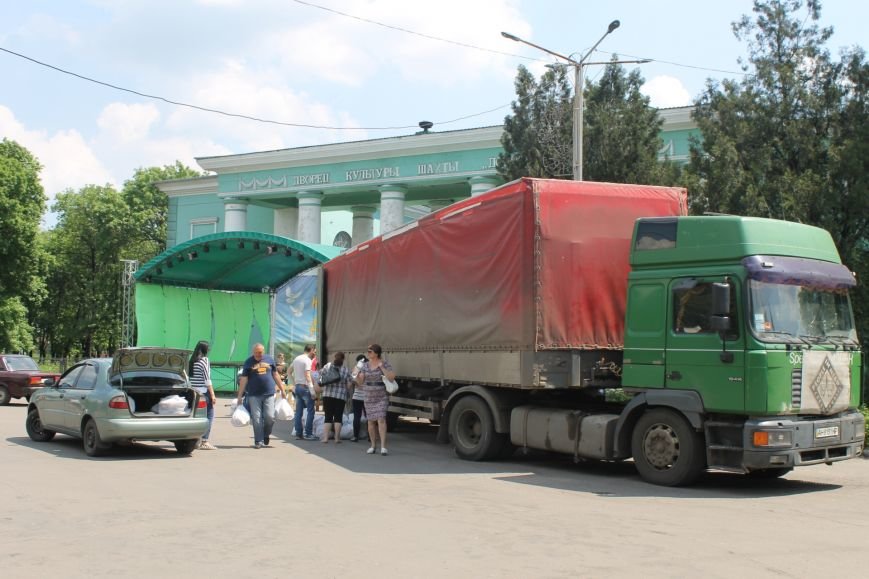 Сегодня в Доброполье состоялась выдача гуманитарной помощи, фото-1 Сегодня в Доброполье состоялась выдача гуманитарной помощи, фото-1