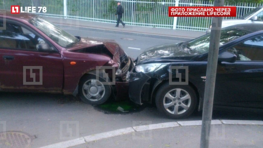 Пьяный полицейский устроил ДТП в центре Пушкина, пострадала женщина, фото-1