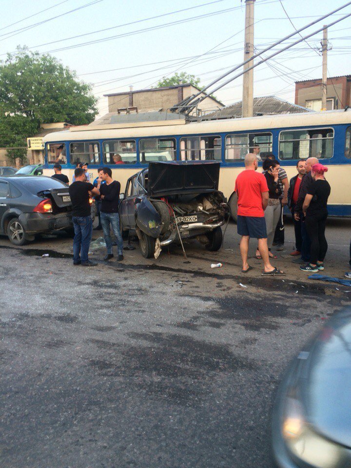 Дтп симферополь. Авария в Симферополе на проспекте Победы. ДТП проспект Победы Симферополь. Авария в Симферополе вчера.