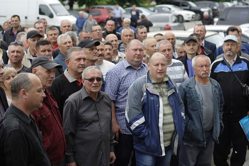 Біля Полтавської ОДА відбулося одразу два пікета, фото-1 Біля Полтавської ОДА відбулося одразу два пікета, фото-1
