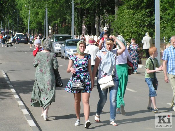 По улицам Полоцка прошли крестным ходом в честь Евфросинии Полоцкой, фото-4