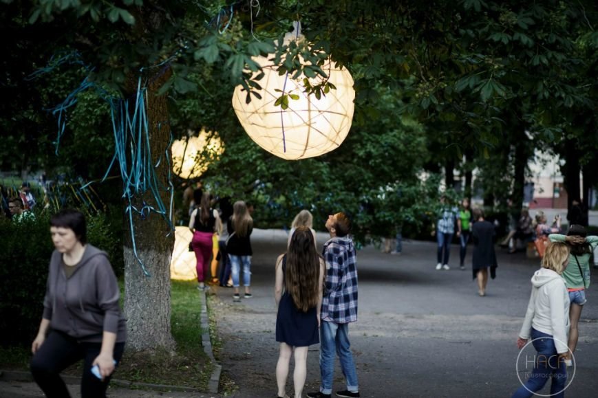 Светящиеся шары на улицах, или Как в Полоцке «зажгли» сквер в центре города, фото-3