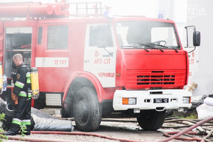 Позаду приміщення "Чернівцігаз" спалахнула масштабна пожеж..., фото-19 Позаду приміщення "Чернівцігаз" спалахнула масштабна пожежа(ФОТО), фото-19