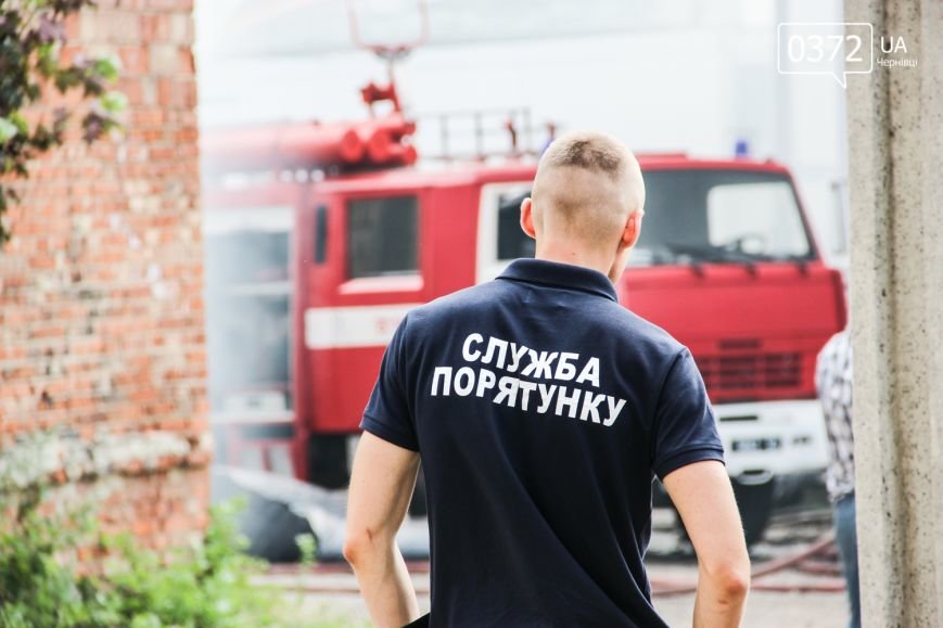 Позаду приміщення "Чернівцігаз" спалахнула масштабна пожеж..., фото-18 Позаду приміщення "Чернівцігаз" спалахнула масштабна пожежа(ФОТО), фото-18