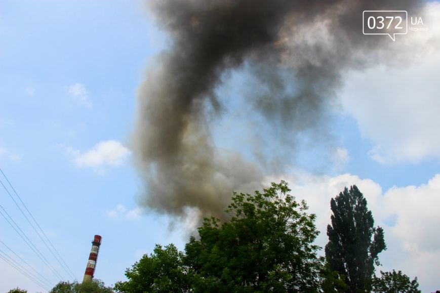Позаду приміщення "Чернівцігаз" спалахнула масштабна пожежа..., фото-2 Позаду приміщення "Чернівцігаз" спалахнула масштабна пожежа(ФОТО), фото-2