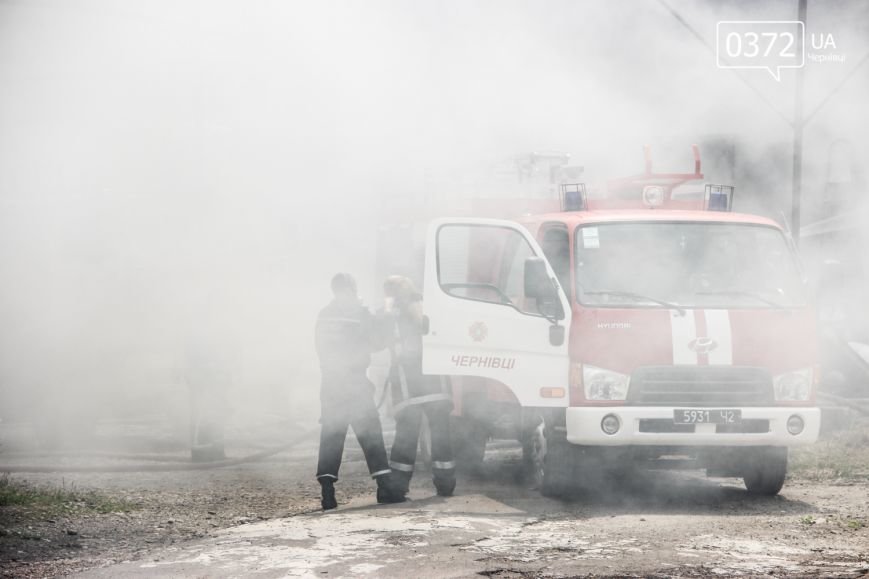 Позаду приміщення "Чернівцігаз" спалахнула масштабна пожеж..., фото-17 Позаду приміщення "Чернівцігаз" спалахнула масштабна пожежа(ФОТО), фото-17
