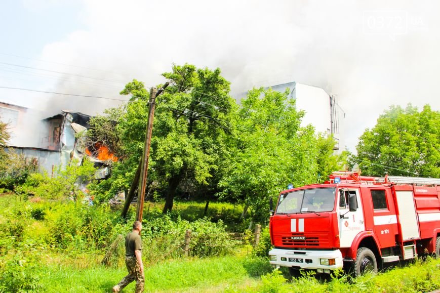 Позаду приміщення "Чернівцігаз" спалахнула масштабна пожежа..., фото-7 Позаду приміщення "Чернівцігаз" спалахнула масштабна пожежа(ФОТО), фото-7