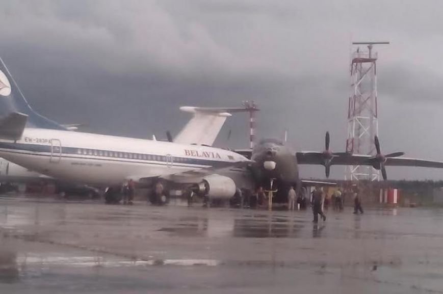 Буря в столице: два самолета столкнулись в Национальном аэропорту Минск, фото-1