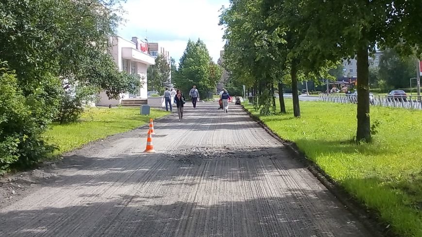 На тротуарах улицы Генерала Хазова срезан асфальт, фото-6 На тротуарах улицы Генерала Хазова срезан асфальт, фото-6