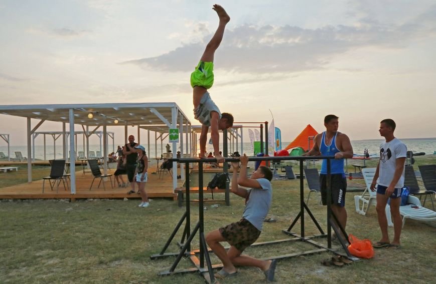 Спортивная крым. Площадка экстрим Крым. Если отдых то активный если праздник то спортивный. Экстрим Крым детская зона. Если отдых то активный если праздник то спортивный армия.