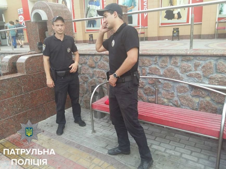 Патрульная полиция разыскала женщину, которая потеряла сумк..., фото-1 Патрульная полиция разыскала женщину, которая потеряла сумку (ФОТО), фото-1