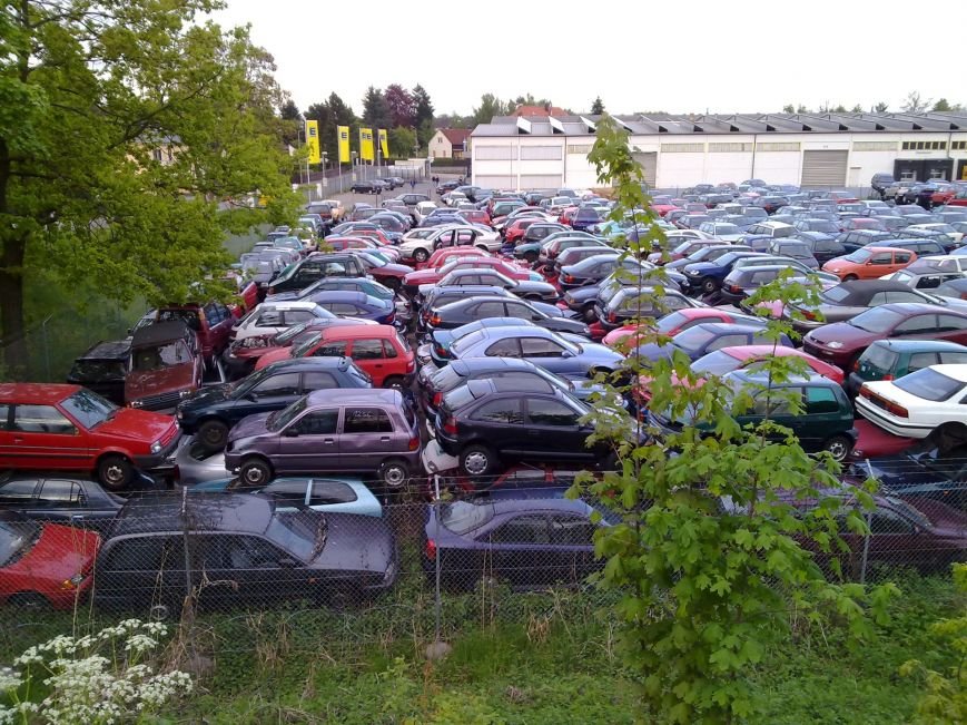 Сумне видовище: звалище автомобілів старше 10 років у Німеч..., фото-1 Сумне видовище: звалище автомобілів старше 10 років у Німеччині (ФОТО), фото-1