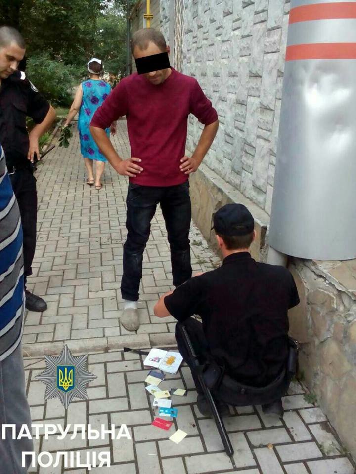В Кропивницком мужчина пытался совершить кражу из иномарки..., фото-2 В Кропивницком мужчина пытался совершить кражу из иномарки (ФОТО), фото-2