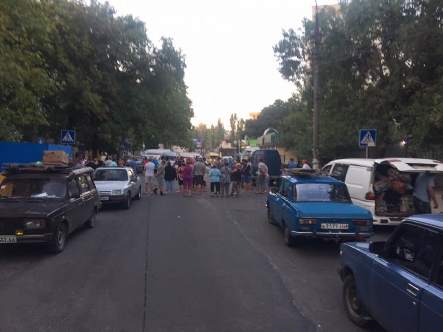 Митинг на Колодезной: продавцы возмущены закрытием ярмарки..., фото-4 Митинг на Колодезной: продавцы возмущены закрытием ярмарки (ФОТО), фото-4