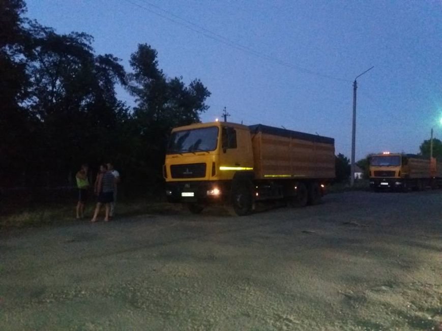 Большегрузы "раздавили" дорогу на Новый Буг (ФОТО), фото-2 Большегрузы "раздавили" дорогу на Новый Буг (ФОТО), фото-2