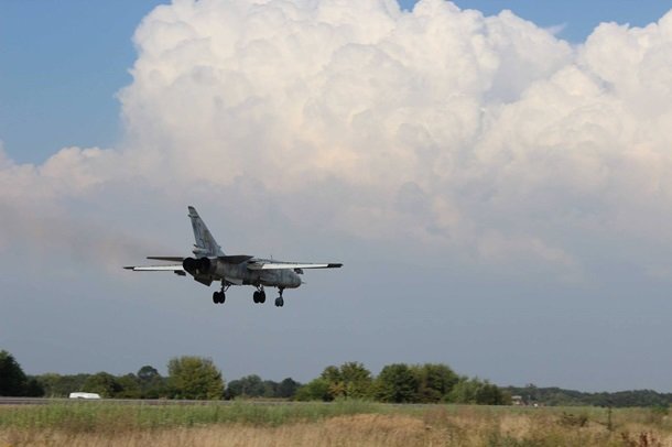 Украинские МиГ-29 приземлились на трассу Киев-Чоп (ФОТО, В..., фото-4 Украинские МиГ-29 приземлились на трассу Киев-Чоп (ФОТО, ВИДЕО), фото-4