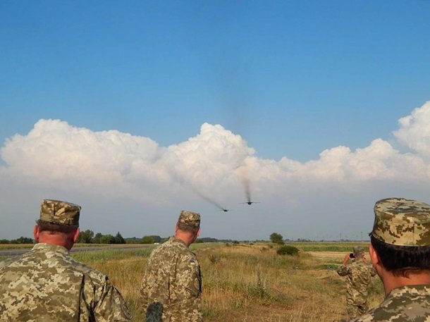 Украинские МиГ-29 приземлились на трассу Киев-Чоп (ФОТО, В..., фото-2 Украинские МиГ-29 приземлились на трассу Киев-Чоп (ФОТО, ВИДЕО), фото-2