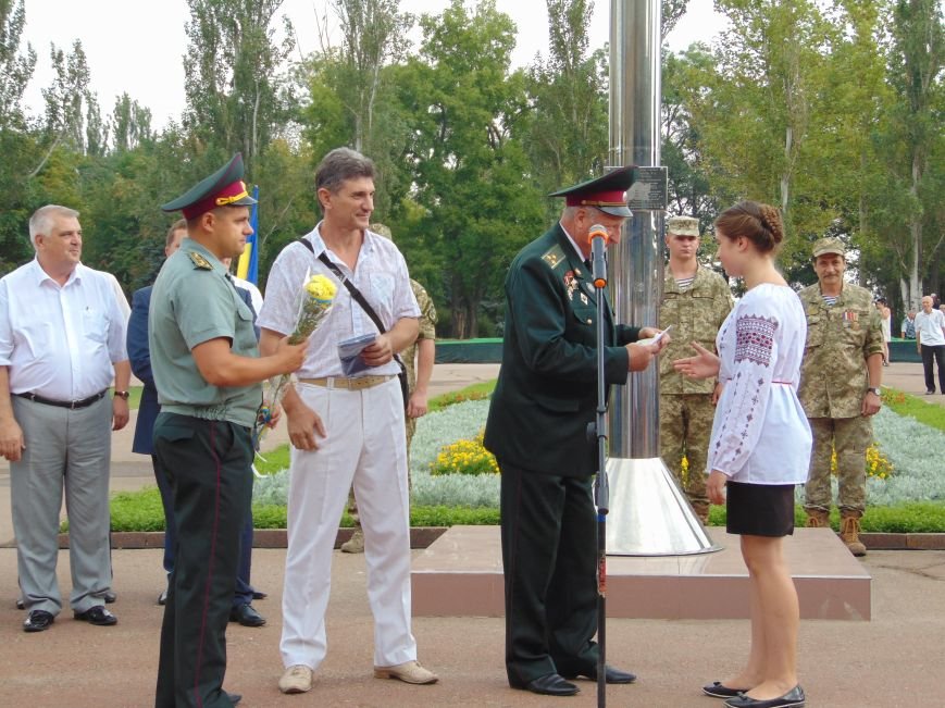 Возле мэрии в Николаеве торжественно подняли флаг Украины (..., фото-5 Возле мэрии в Николаеве торжественно подняли флаг Украины (ФОТОРЕПОРТАЖ, ВИДЕО), фото-5