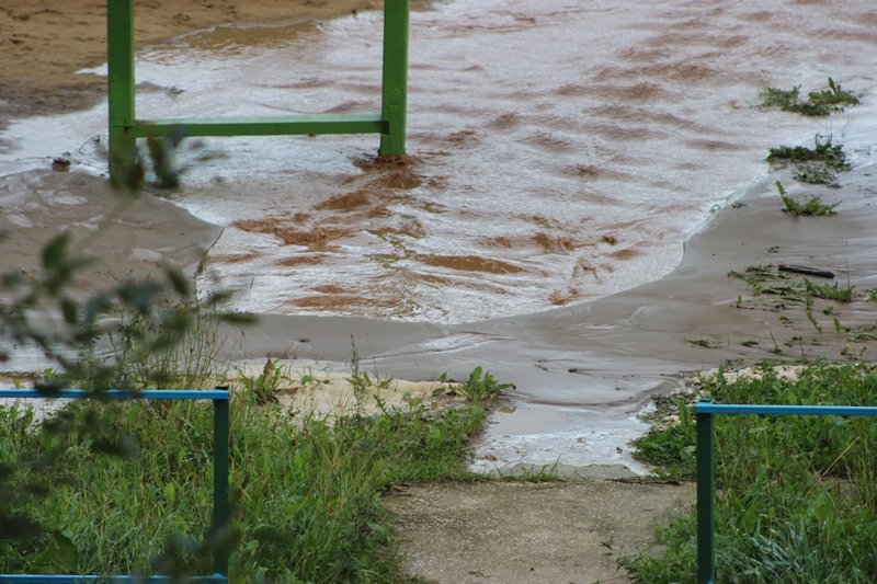 Фонтан и река на сыктывкарской детской площадке. Фото. Видео, фото-1