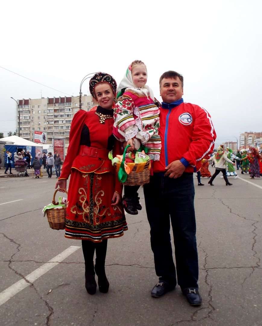 Ульяновцев порадовали яблоками и концертами. ФОТО, фото-1