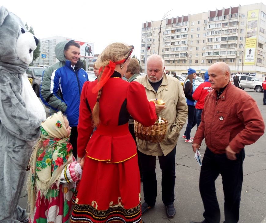 Ульяновцев порадовали яблоками и концертами. ФОТО, фото-3