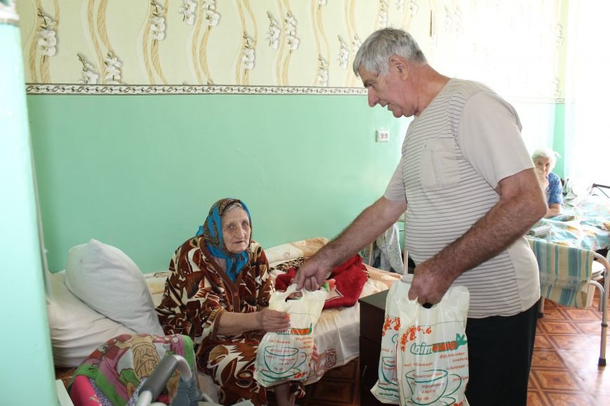 Ветераны получили подарки в честь Дня освобождения Донбасса, фото-4 Ветераны получили подарки в честь Дня освобождения Донбасса, фото-4