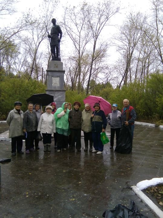 Полевские ветераны вышли на субботник, фото-9 Полевские ветераны вышли на субботник, фото-9
