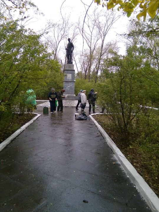 Полевские ветераны вышли на субботник, фото-4 Полевские ветераны вышли на субботник, фото-4