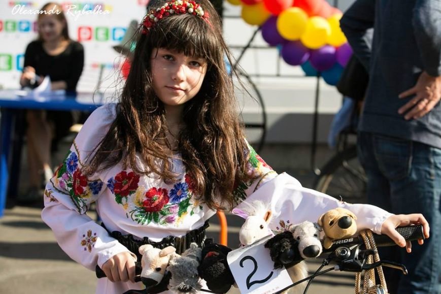 У Черкасах відбувся жіночий велопарад – з квітами, м’якими..., фото-9 У Черкасах відбувся жіночий велопарад – з квітами, м’якими іграшками й навіть живим котом (ФОТО), фото-9