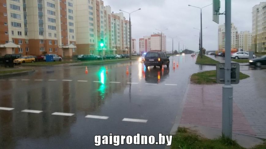 В Ольшанке водитель на пешеходном переходе сбил девушку, фото-2 В Ольшанке водитель на пешеходном переходе сбил девушку, фото-2