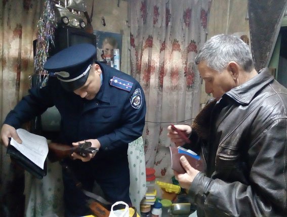 В Конотопі зареєстровано 27 правопорушень, пов'язаних зі зб..., фото-2 В Конотопі зареєстровано 27 правопорушень, пов'язаних зі зброєю та боєприпасами (ФОТО), фото-2