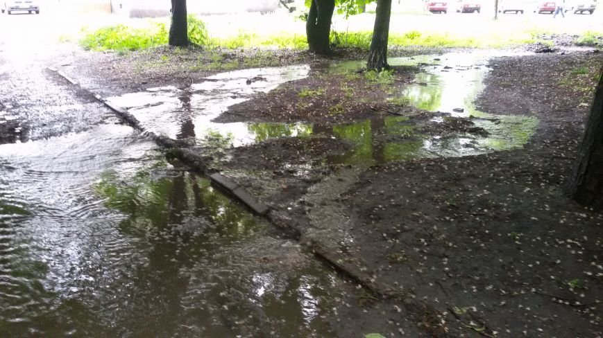 Ливнёвые "реки" на добропольских улицах: что делать? (ФОТО,..., фото-3 Ливнёвые "реки" на добропольских улицах: что делать? (ФОТО, ВИДЕО), фото-3
