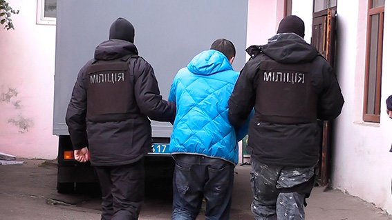 Буковинські поліцейські затримали банду, яка катувала і гра..., фото-2 Буковинські поліцейські затримали банду, яка катувала і грабувала людей (ФОТО, ВІДЕО), фото-2