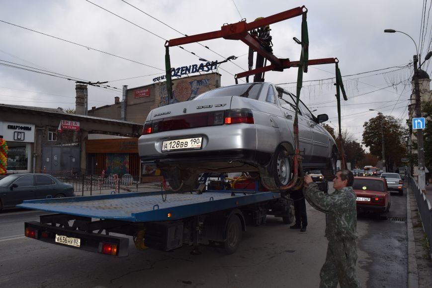 Севастопольский автодор эвакуатор. Сколько можно зарабатывать на эвакуаторе. Эвакуатор транспортное средство. Залез на эвакуатор. Эвакуация авто.