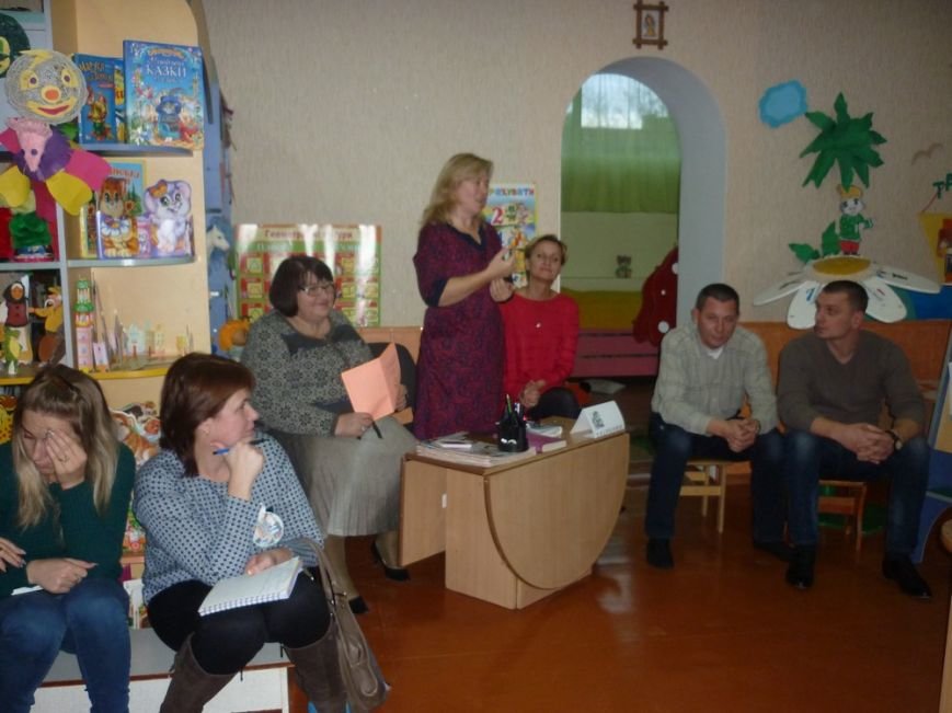 ДНЗ №20 вручив сертифікати "Кроківський татусь" батькам про..., фото-3 ДНЗ №20 вручив сертифікати "Кроківський татусь" батькам пройшовшим тренінг "Крок за кроком", фото-3