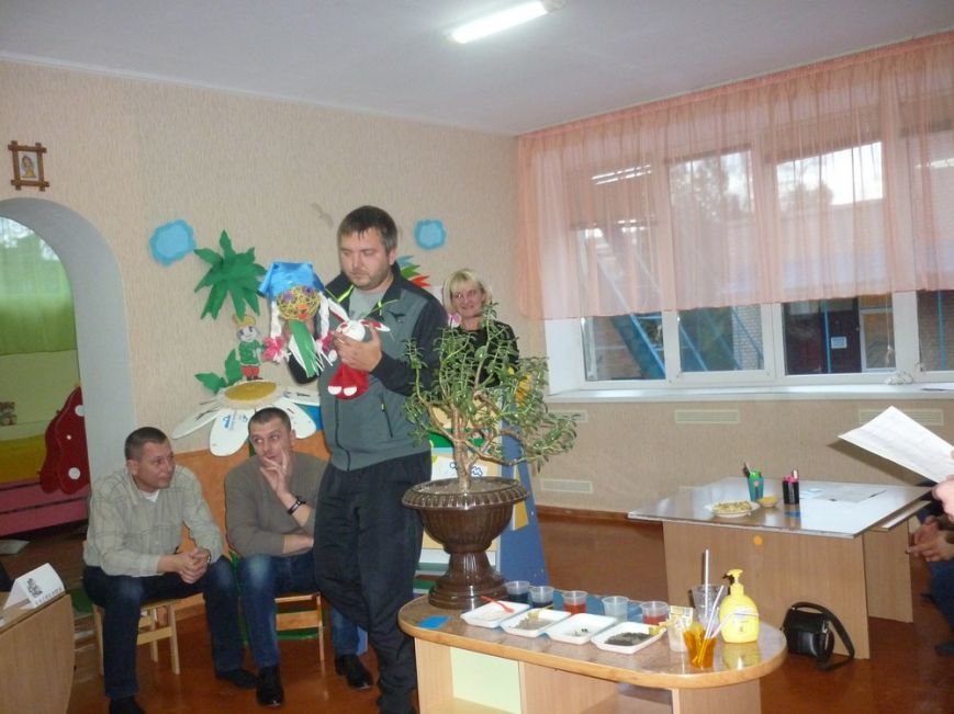 ДНЗ №20 вручив сертифікати "Кроківський татусь" батькам про..., фото-4 ДНЗ №20 вручив сертифікати "Кроківський татусь" батькам пройшовшим тренінг "Крок за кроком", фото-4