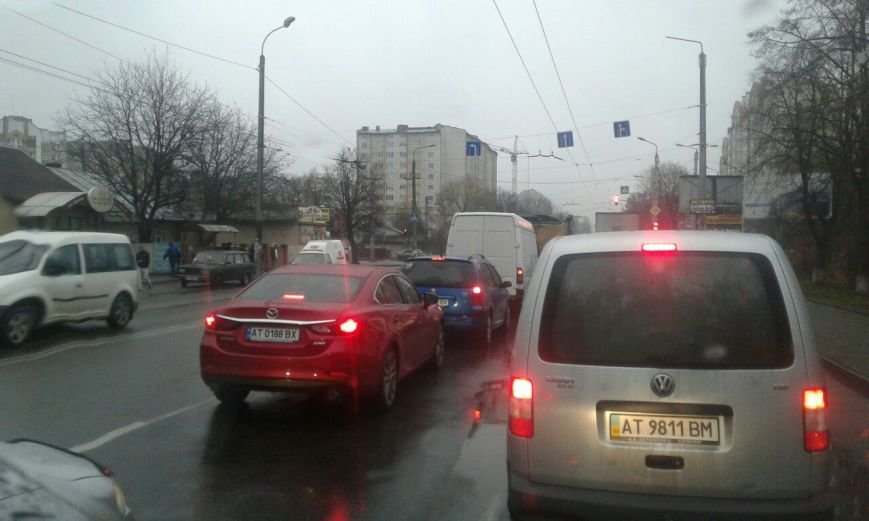 На Пасічній знову довжелезний затор (ФОТО), фото-2 На Пасічній знову довжелезний затор (ФОТО), фото-2