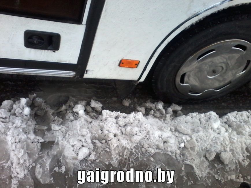 В Гродно пенсионерка поскользнулась на снежной "каше" и уг..., фото-3 В Гродно пенсионерка поскользнулась на снежной "каше" и угодила ногой под колесо городского автобуса, фото-3
