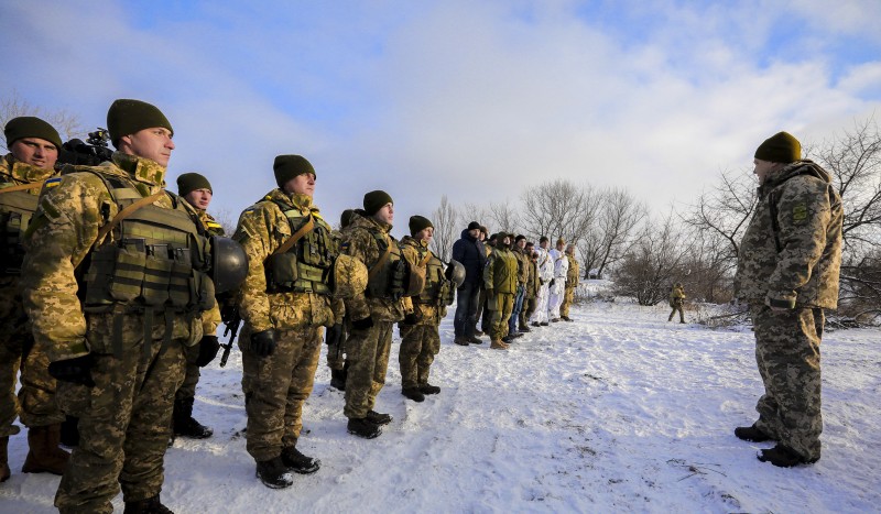 Порошенко встретился с воинами АТО на передовой под Горловк..., фото-1 Порошенко встретился с воинами АТО на передовой под Горловкой (ФОТО, ВИДЕО), фото-1