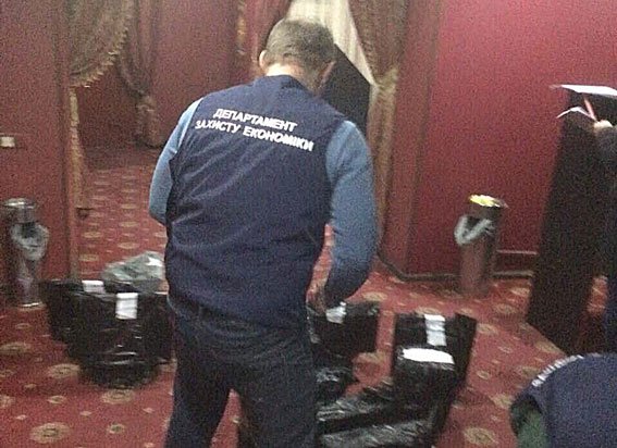 В Вишневом снова накрыли игровое заведение (ФОТО), фото-1 В Вишневом снова накрыли игровое заведение (ФОТО), фото-1