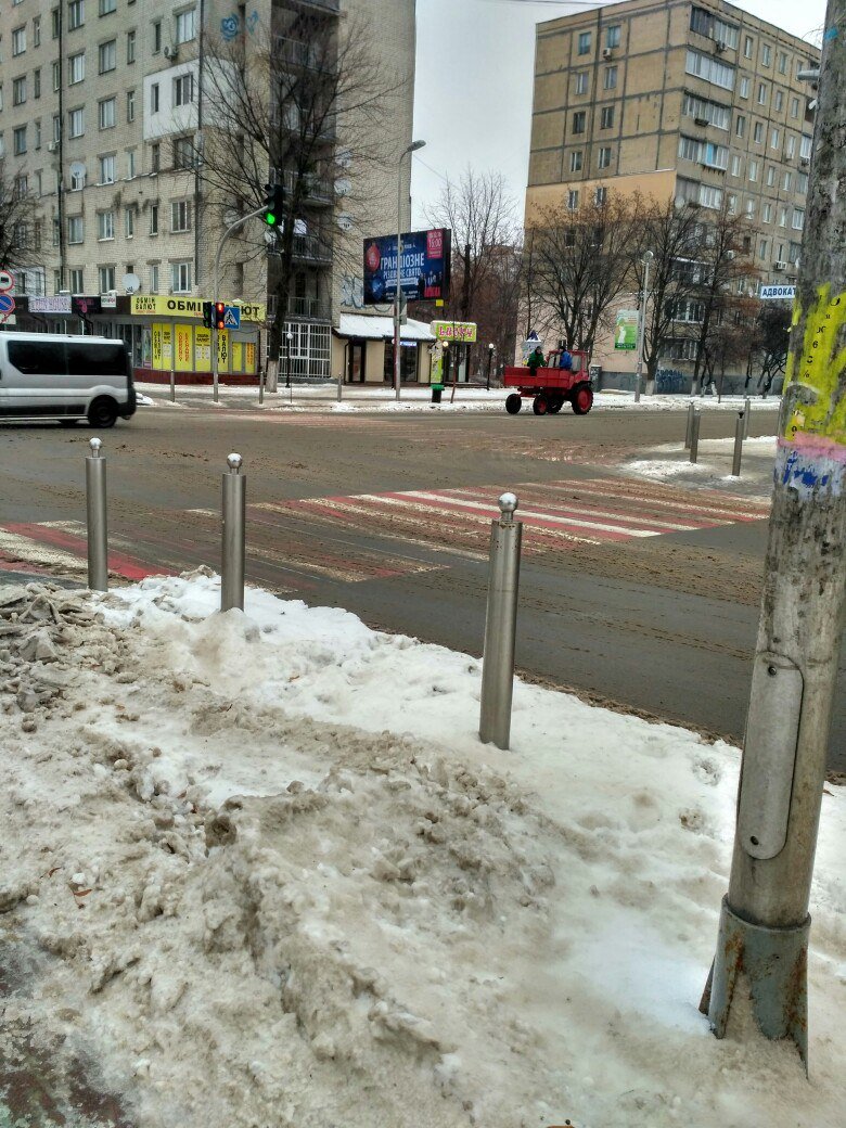 Уборка снега в Вишневом: продолжение (ФОТО), фото-7 Уборка снега в Вишневом: продолжение (ФОТО), фото-7