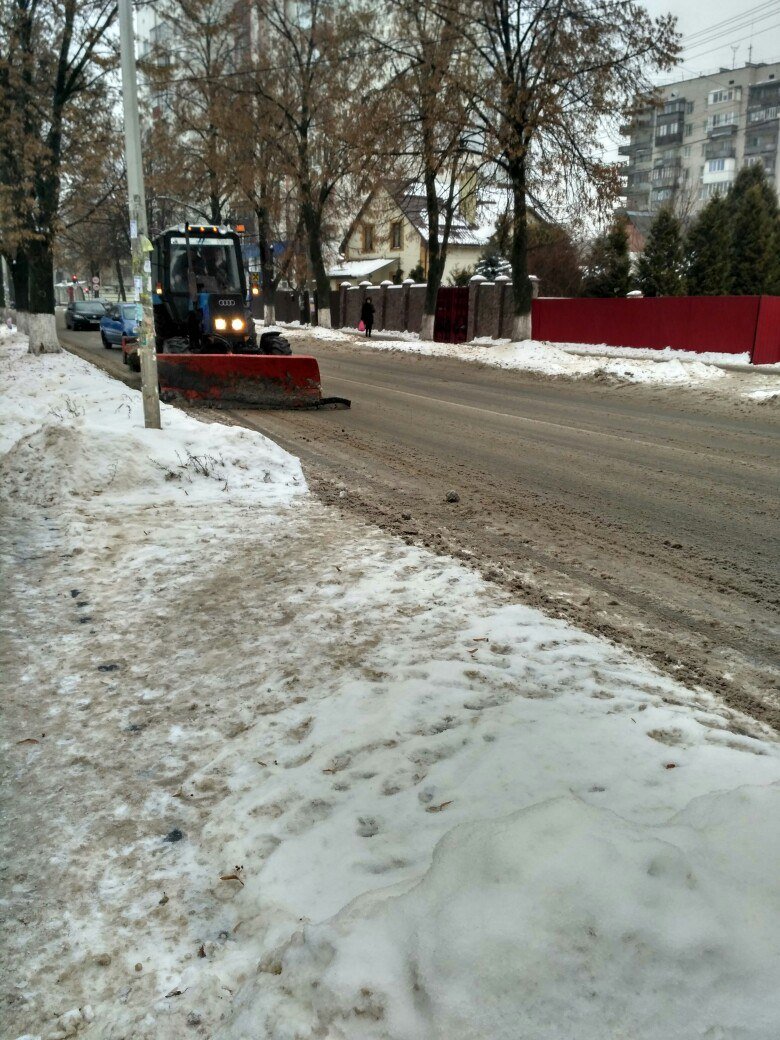 Уборка снега в Вишневом: продолжение (ФОТО), фото-10 Уборка снега в Вишневом: продолжение (ФОТО), фото-10