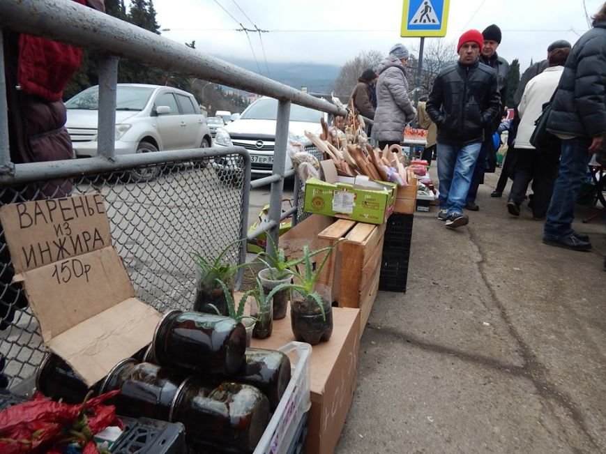 В Ялте продолжают устраивать ярмарки в грязи, фото-5 В Ялте продолжают устраивать ярмарки в грязи, фото-5