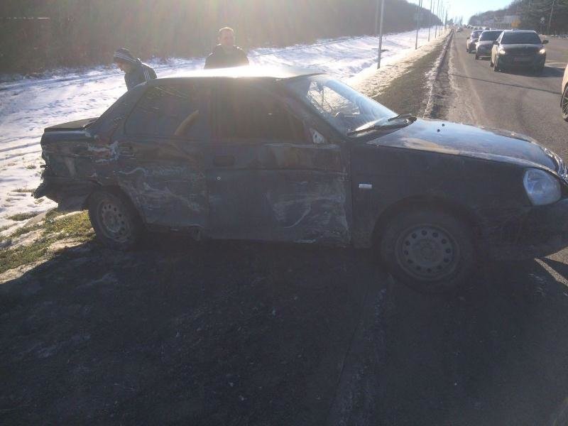 В Пятигорске в результате столкновения двух автомобилей пассажир получил перелом носа, фото-1