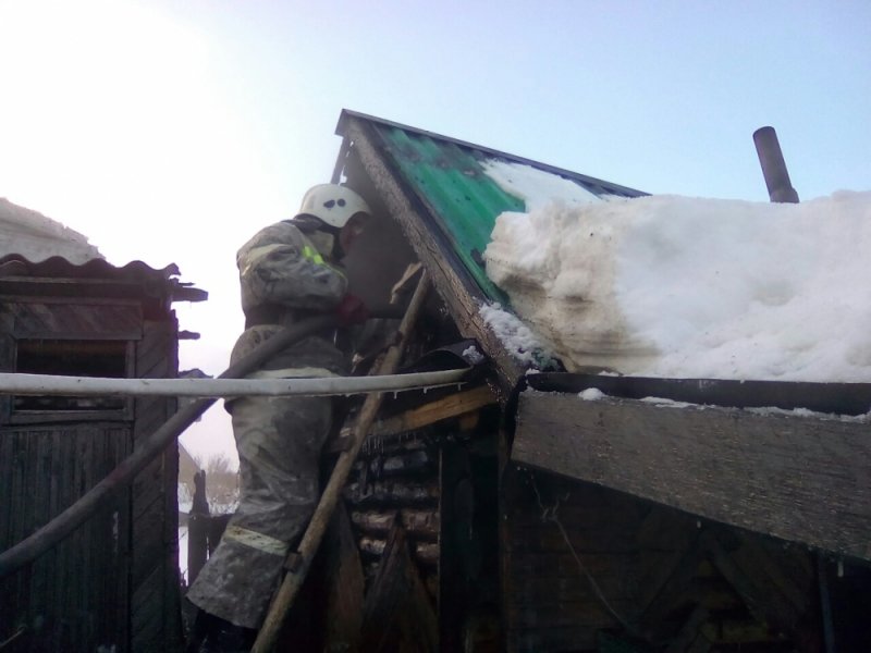 В Сенгилеевском районе горящая баня угрожала дому. ФОТО, фото-2