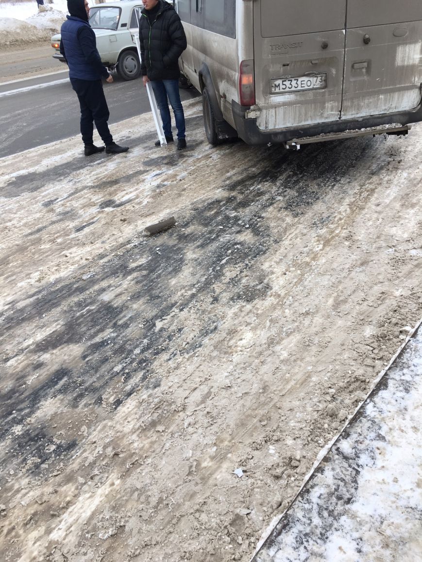 В Ульяновске возле остановки случилось ДТП с маршруткой. ФОТО, фото-7