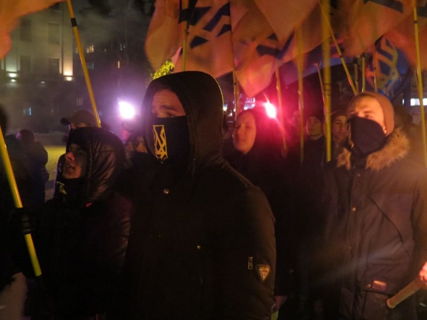 Смолоскипи, піротехніка і патріотичні гасла. У Луцьку вшану..., фото-8 Смолоскипи, піротехніка і патріотичні гасла. У Луцьку вшанували Героїв Крут, фото-8
